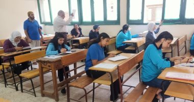 بدء امتحان الكيمياء الورقى بأسئلة مقالية للصف الأول الثانوى