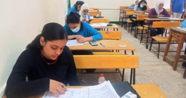 شاهد ردود فعل طلاب الإعدادية على امتحان اللغة الإنجليزية ببورسعيد.. لايف