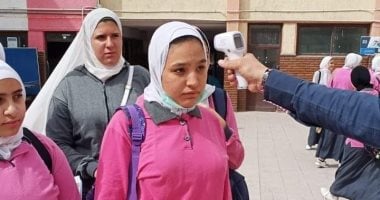 تطبيق الإجراءات الاحترازية بامتحان الشهادة الإعدادية بالجيزة.. صور