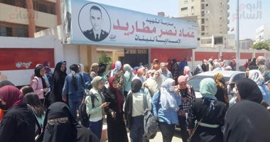 الفرحة على وجوه طلاب الشهادة الإعدادية بالبحيرة بعد امتحان الإنجليزية.. صور