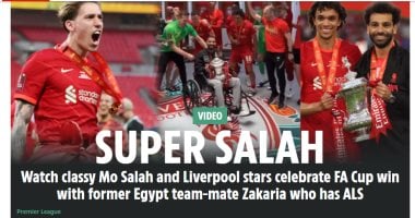 مؤمن زكريا حديث صحف إنجلترا بعد احتفاله مع صلاح ولاعبى ليفربول بالكأس.. صور