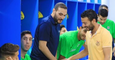 عمر جمال يدعم لاعبى الإسماعيلى فى غرفة الملابس قبل مواجهة سيراميكا