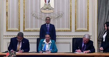 رئيس الوزراء يشهد توقيع مذكرة تفاهم لإقامة مشروع لتصنيع بدائل البلاستيك