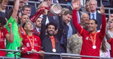 محمد صلاح يحتفل بكأس الاتحاد الإنجليزى: "الثانى فى الموسم"