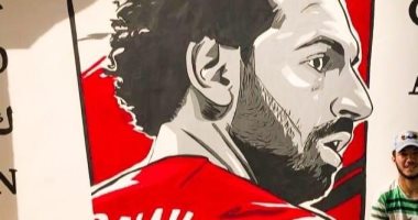 "محمد" من الغربية يبدع فى رسم الجرافيتى للنجوم على الجدران