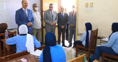 محافظ سوهاج يتفقد لجان امتحانات الشهادة الإعدادية والصف الثانى الثانوى.. صور