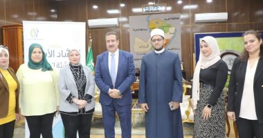 محافظ المنوفية يستقبل وفد القومى للمرأة ويطلق حملات توعوية