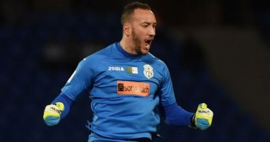 حارس وفاق سطيف: الأهلي الطرف الأقوى بنهائي أفريقيا وسأشجعه أمام الوداد