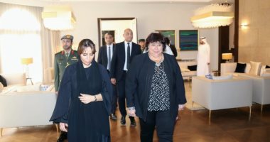 وزيرة الثقافة تقدم واجب العزاء فى وفاة الشيخ خليفة بن زايد