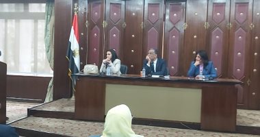 "البوركينى" على طاولة "الشيوخ".. جدل خلال اجتماع لجنة السياحة بسبب المايوه الشرعى بالمصايف.. اللجنة توصى بإلزام الفنادق بالإعلان عن شروط وزارة السياحة وتعميمها.. ويحيى الفخرانى: زوجتى قالت البوركينى يكشف الجسم