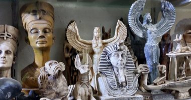 فيها حاجة حلوة.. سوق الهدايا والأنتيكات فى الأقصر يخطف أنظار السائحين 