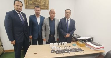 جمارك مطار برج العرب الدولى تضبط محاولة تهريب أدوات زرع شعر
