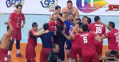 شاهد فرحة لاعبي الأهلي الجنونية عقب التتويج ببطولة أفريقيا للطائرة