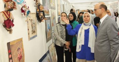 افتتاح معرض فنى ضمن فعاليات ختام الفصل الدراسى الثانى بجامعة أسيوط.. صور