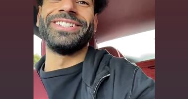 لوفرين يمازح محمد صلاح عبر مكالمة فيديو.. الابتسامة المزيفة مقابل الابتسامة السعيدة