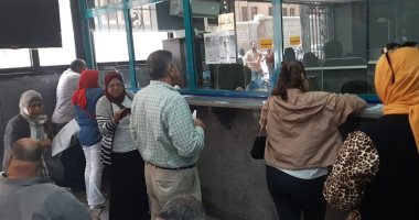إقبال على حجز رحلات الحج فى نقابة المهندسين بالإسكندرية.. صور