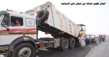 طريق الصعيد الصحراوى نقلة تنموية جديدة.. طوله 1155 كم بتكلفة 26 مليار جنيه.. يربط القاهرة بمحافظات الصعيد ويسهّل حركة التجارة بين الدول الإفريقية.. ويتحمل النقل الثقيل والحرارة العالية وبه أقصى درجات الأمان