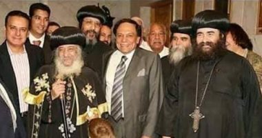 فى عيد ميلاده الـ82.. موقف طريف جمع عادل إمام مع البابا شنودة فى جنازة ياسر عرفات