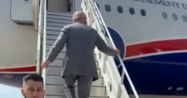الأمير تشارلز وكاميلا دوقة كورنوال على متن طائرة إلى كندا.. فيديو