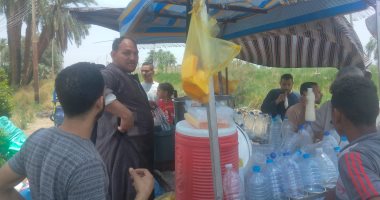السر فى الصنعة.. شاهد حكاية مسعود عبد الغنى أشهر بائع بوظة فى قنا