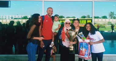 مطار القاهرة يستقبل أبطال أفريقيا.. وصول بعثة طائرة الأهلى بعد الفوز باللفب القارى