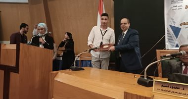 تكريم أكرم القصاص ومحمود مسلم وعماد حسين بـ"آداب حلوان".. صور