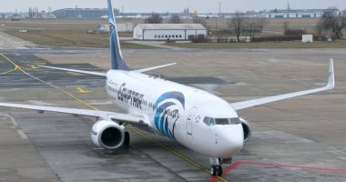 مصر للطيران تتعاقد على تحويل طائرة بوينج B737-800 لأسطول الشحن الجوى