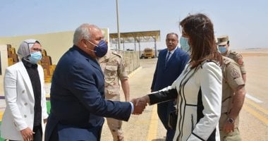 محافظ الوادى الجديد يستقبل وزيرة الهجرة.. صور
