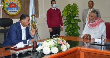 محافظ مطروح يعقد اللقاء الدورى لخدمة المواطنين لتقديم الدعم والاستجابة للمطالب