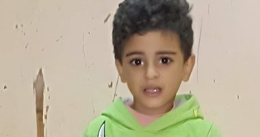 "يوسف" أمه سابته مع صديقتها وضربه زوجها بالحزام فنام والصبح لقيوه ميت..فيديو