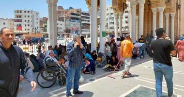 أعداد كبيرة توافدت على مسجد سيدي أحمد البدوي بطنطا لأداء صلاة الجمعة.. فيديو