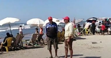الناس على بلاج رأس البر من الصبح فى العطلة الأسبوعية.. فيديو