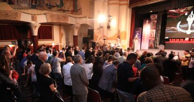 مهرجان المركز الكاثوليكى يبدأ حفل افتتاحه بدقيقة حداد على سمير صبرى