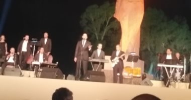 مدحت صالح يتألق بحفل غنائى فى أول أيام مهرجان تل بسطا