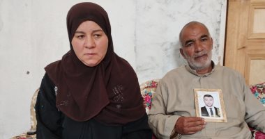 حكاية أب يذهب يوميا لمكان وفاة نجله الأكبر فى حادث سيارة ويبكى عليه.. لايف