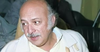 مظفر النواب فنان تشكيلى وموسيقى.. رسم لوحات انطباعية وطور شكل الأغنية العراقية