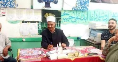 رئيس الإدارة المركزية للمنطقة الأزهرية بالإسكندرية يتفقد امتحانات النقل الثانوى