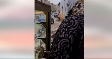 رحلة "دعاء" مع عربية الحلويات.. زلابية وبسبوسة تاكل صوابعك وراها.. فيديو