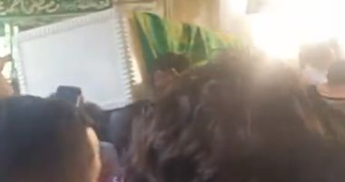 وصول جثمان سمير صبري إلى مقابر المنارة بالإسكندرية بحضور نجوم الفن.. فيديو 