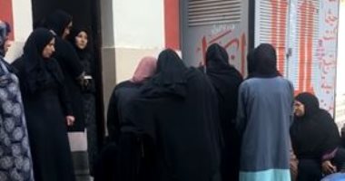 تشييع جثمان سيدة لقيت مصرعها برصاصة خطأ على يد زوجها في الدقهلية.. فيديو