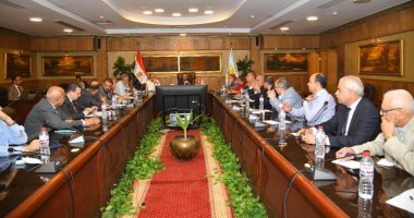 محافظ الغربية يعقد اجتماعه الأسبوعى مع أعضاء مجلسى النواب والشيوخ