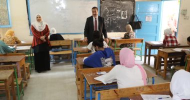 محافظ المنوفية يتفقد لجان امتحانات مدرستى المساعى الحديثة والكوم الأخضر الإعدادية