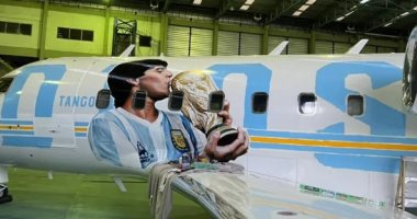 عرض طائرة "تانجو D10S" المتحف المتنقل تكريما لمارادونا في الأرجنتين