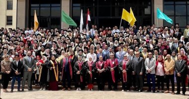 رئيس جامعة طنطا يشهد حفل تخريج دفعات جديدة فى كلية الصيدلة