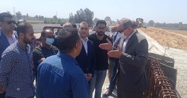 محافظ كفر الشيخ يتفقد الأعمال الجارية بطريق دسوق المزدوج.. صور