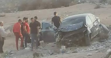 مصرع شخص وإصابة 2 في حادث تصادم سيارة أجرة مع ملاكى بالإسماعيلية.. صور