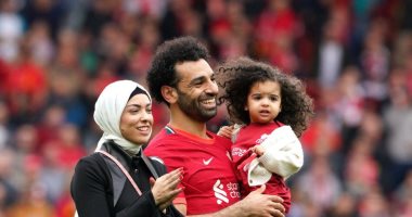 ليفربول ضد وولفرهامبتون .. ابنة محمد صلاح الصغرى "كيان" تظهر لأول مرة فى أنفيلد
