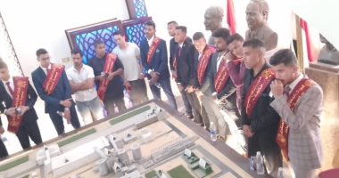 طلاب جامعة جنوب الوادى فى زيارة للمشروعات القومية بأسوان