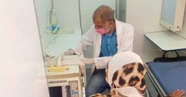 الكشف الطبى على 1012 مواطنا بالمجان فى قرى "حياة كريمة" بأسوان.. صور