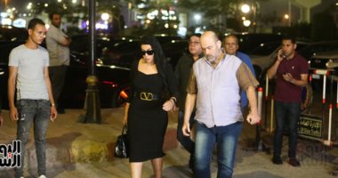 عزاء سمير صبري.. حضور إسعاد يونس وأول ظهور لـ سمية الخشاب بعد وفاة والدتها.. صور